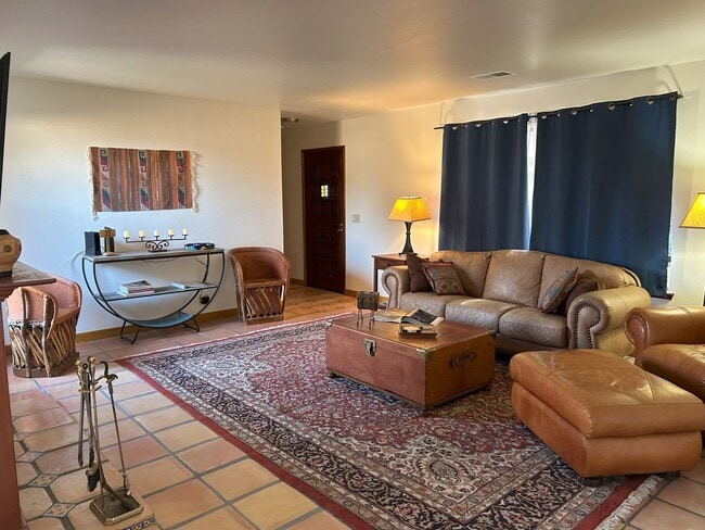 Building Photo - Short-Term Fully Furnished Rental – Available Now!