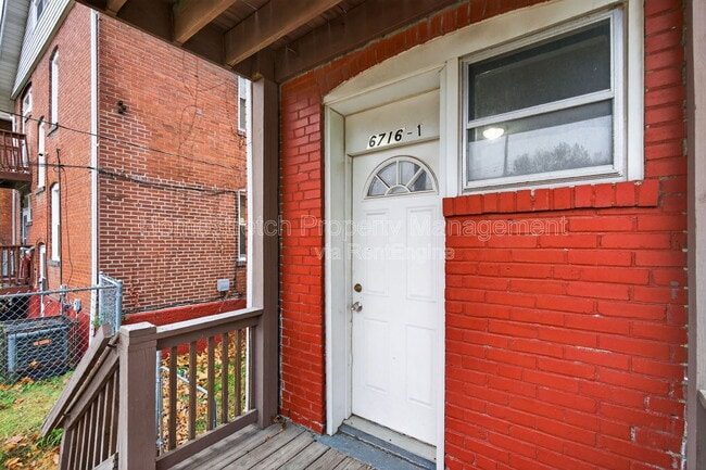 Foto del edificio - 6716 Crest Ave