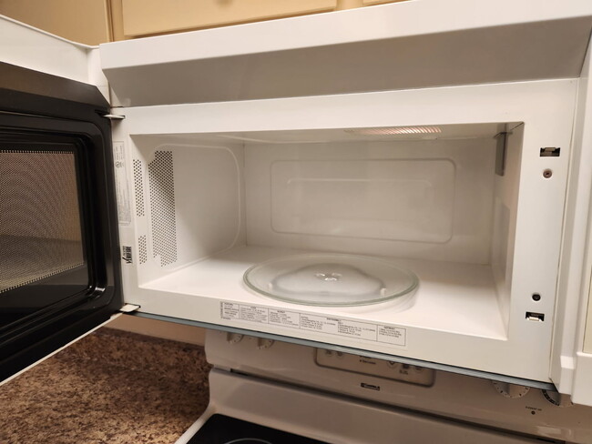 Building Photo - 100 E 600 S