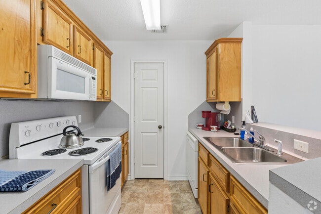2BR, 2BA - 1,145SF - Kitchen - Livingston Manor
