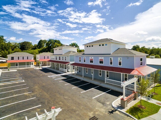 Foto del edificio - NOW LEASING FOR FALL 2026!