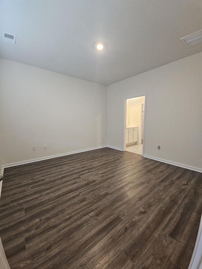 Building Photo - 304 Forestbrook Cove Cir