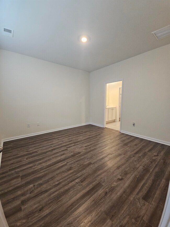 Foto del edificio - 304 Forestbrook Cove Cir