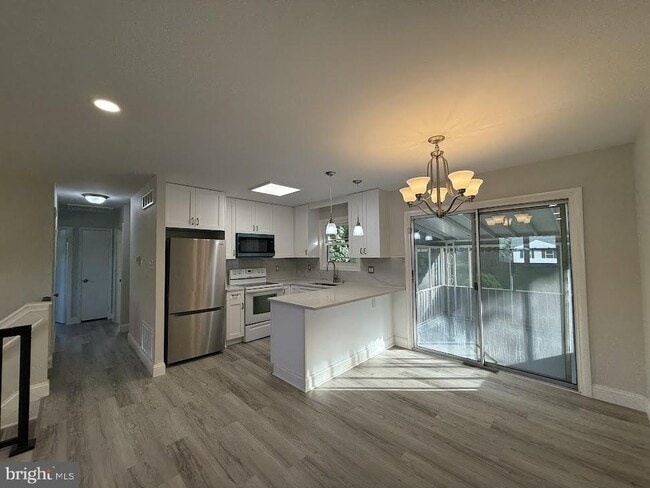 Building Photo - 3202 Cambridge Dr