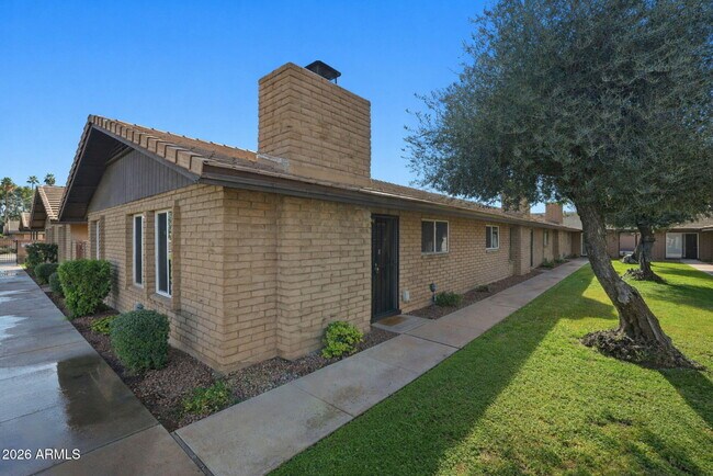 Foto del edificio - 2015 E Southern Ave