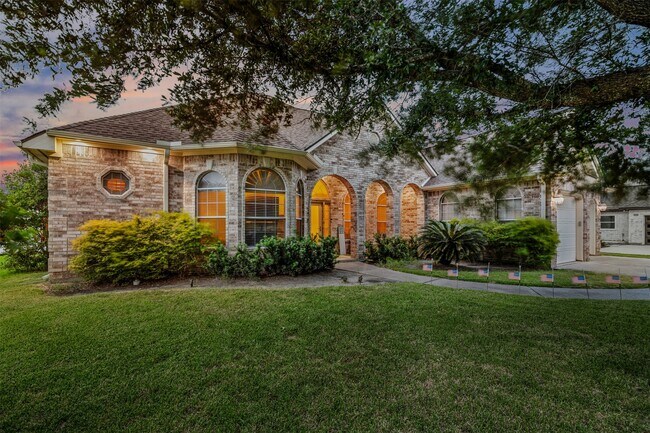 Foto del edificio - 14030 Shoreline Dr