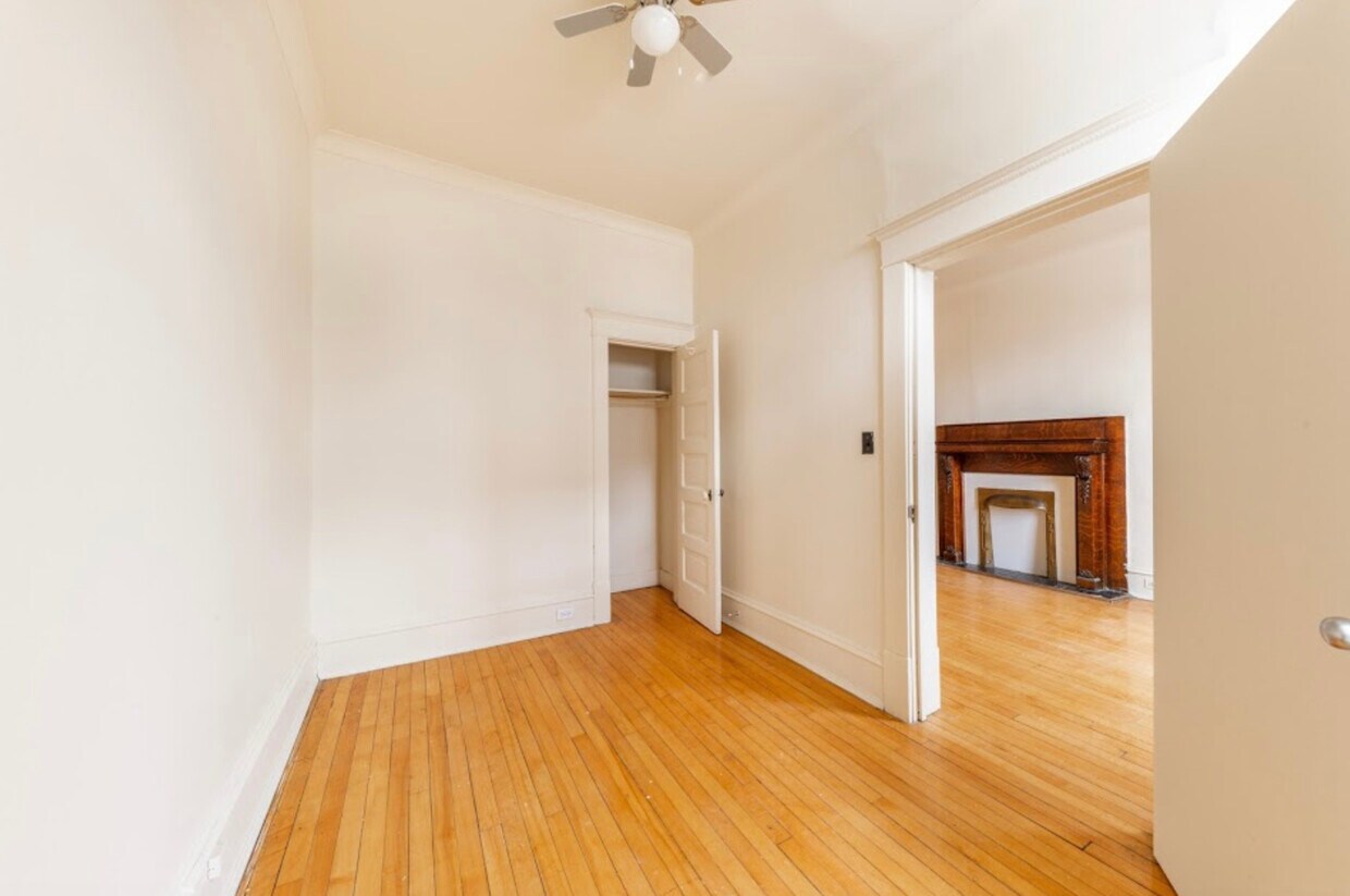 Photo du bâtiment - Edwin Apartments