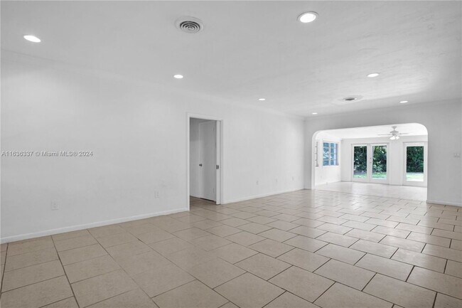 Foto del edificio - 9300 SW 71st Ave