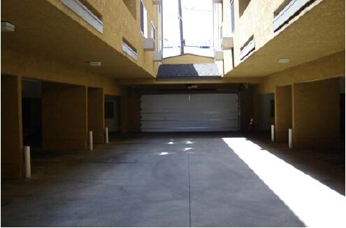 Garajes - Ridgemont Condominiums