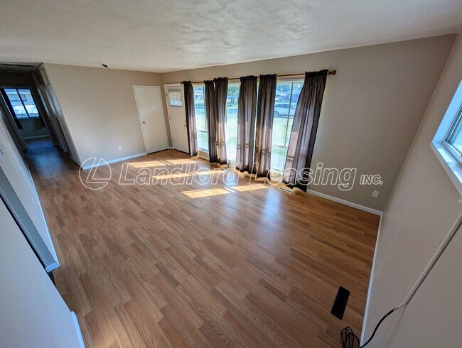 Foto del edificio - Rare 4 Bedroom Homewood Ranch with Garage