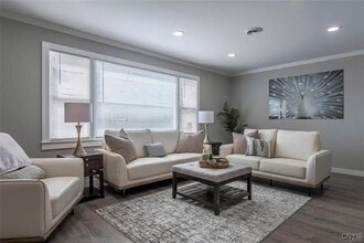 Building Photo - 211 10th Ave