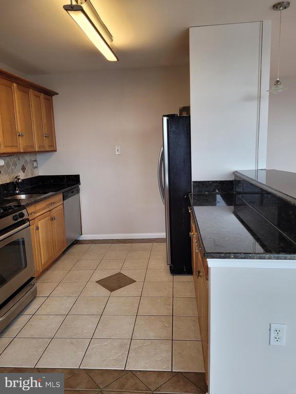 Building Photo - 2500 N Van Dorn St