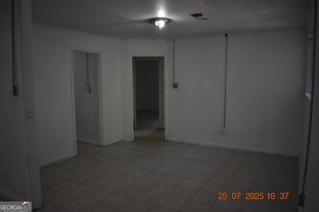 Foto del edificio - 1083 Nassau Pl