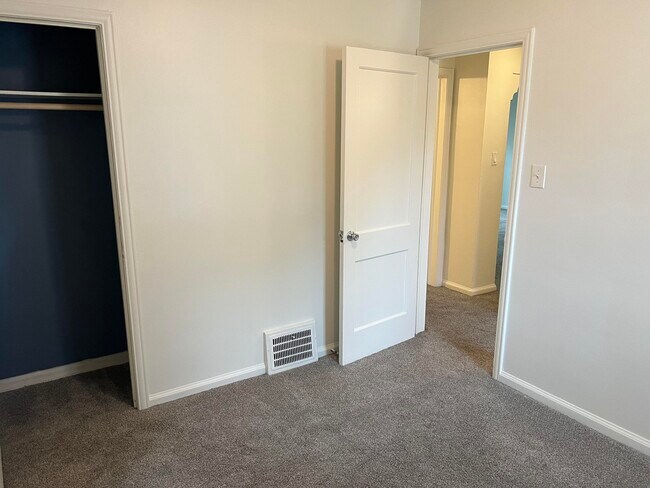 Foto del edificio - 24643 Princeton St