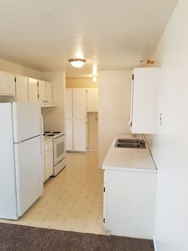 Building Photo - 146 Elberta Duplex