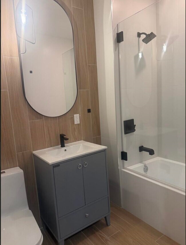 Foto del edificio - 172 New York Ave