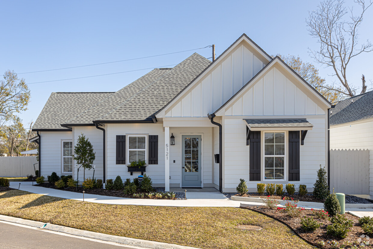 Primary Photo - Country Club Cottages