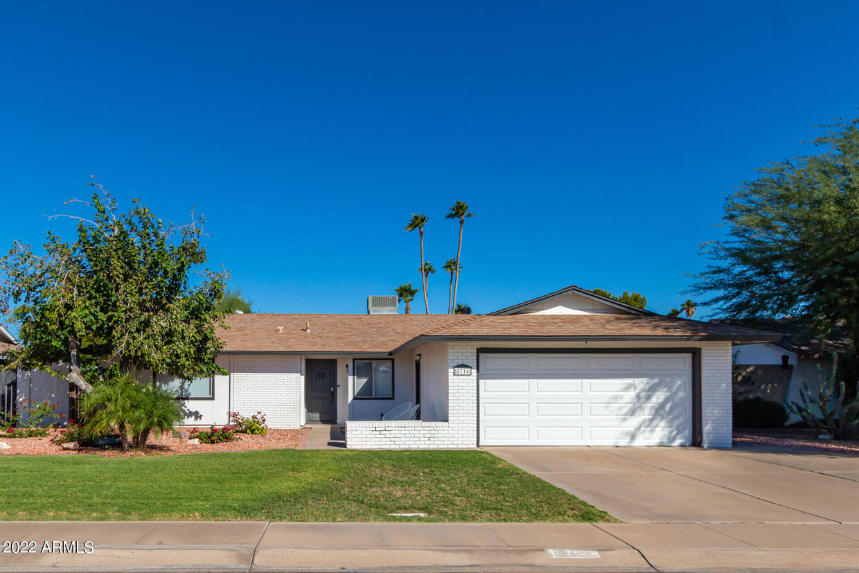 Primary Photo - 8716 E Mitchell Dr