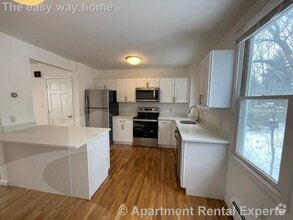 Building Photo - 26 Thorndike St