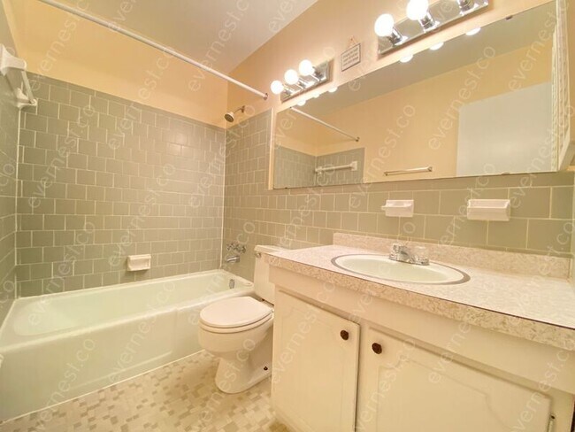 Building Photo - 210 Walnut Blvd