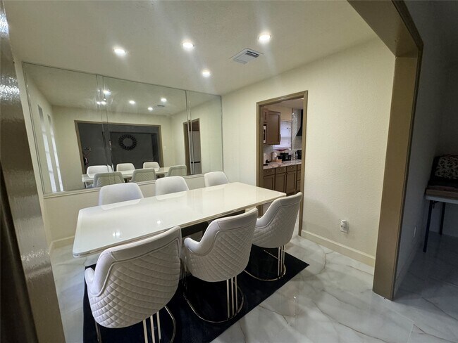 Foto del edificio - 23230 Canyon Lake Dr