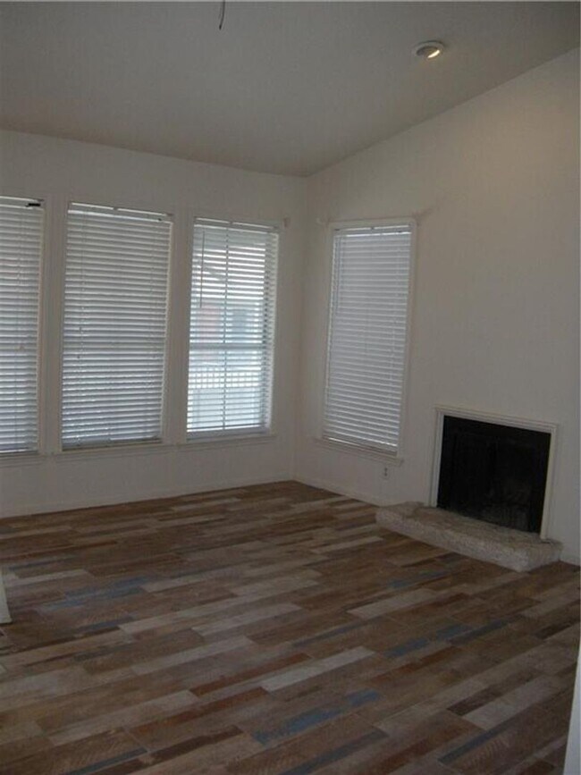 Building Photo - 2529 Rio Grande St