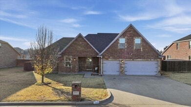 Building Photo - 1720 Elk Run Dr