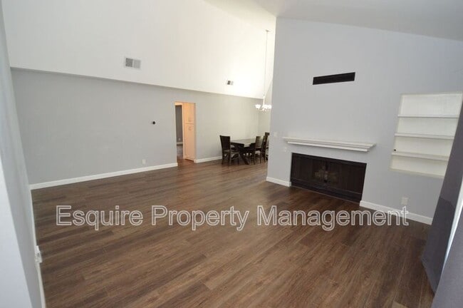 Building Photo - 31578 Agoura Rd