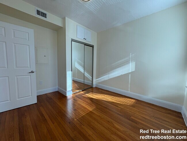 Foto del edificio - 73 Thatcher St