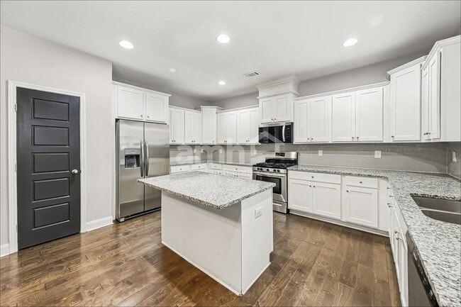 Foto del edificio - 1200 Victoria Walk Ln