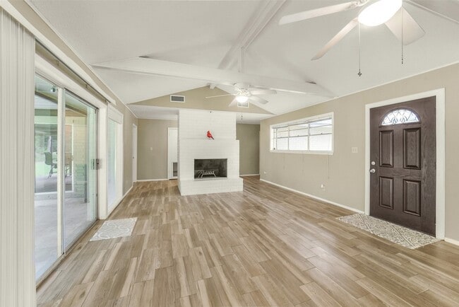Foto del edificio - 23807 Red Oak Dr