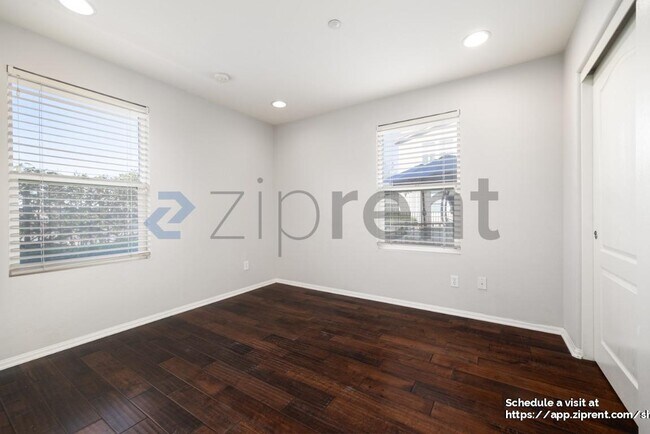 Foto del edificio - 3048 Beachwood Blf Wy