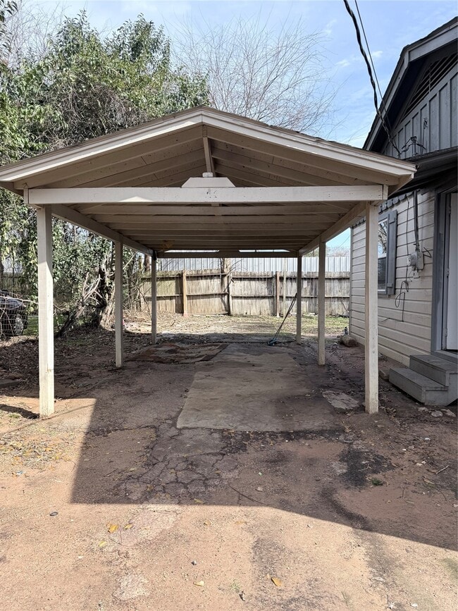 Foto del edificio - 212 S Main St