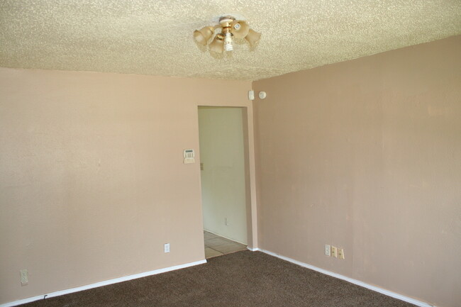 Foto del edificio - Coming Soon! 3 BED 1 BATH! Schedule a tour...