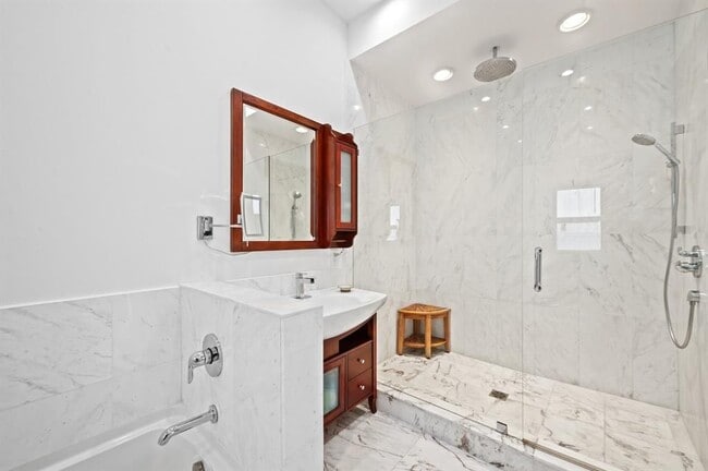 Building Photo - 2437 Castilla Isle