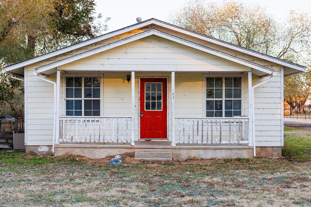 Primary Photo - 522 E Davis Ave