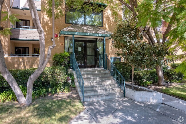 Entrance - 413 Hawthorne St