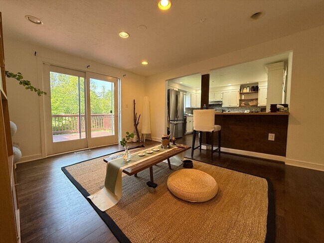 Foto del edificio - 26 Hammond Pond Pkwy