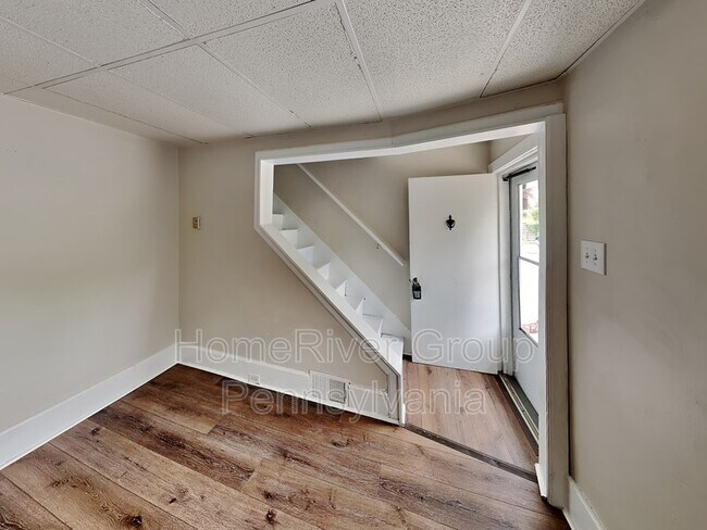 Building Photo - 511 Spear Way