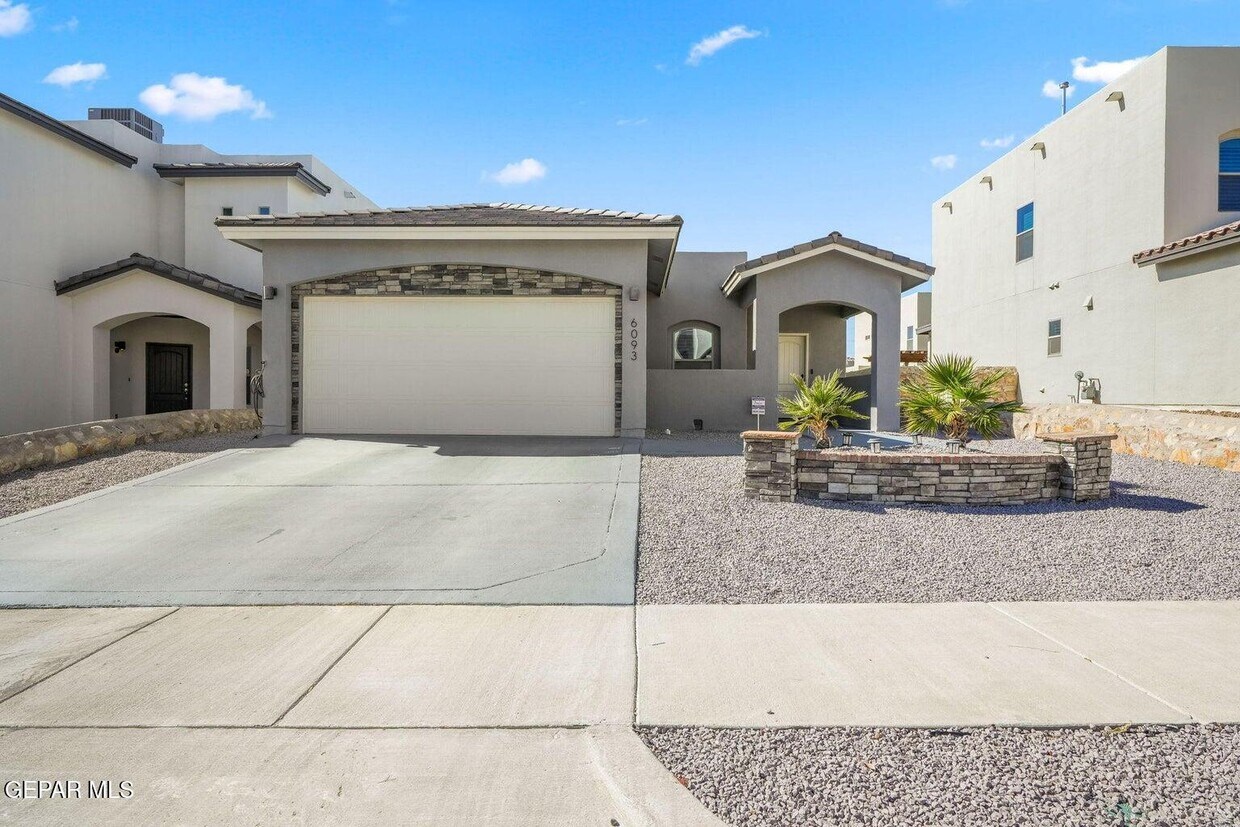 Foto principal - 6093 Rivet Pl