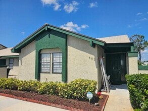 Building Photo - 802 SW Monica St