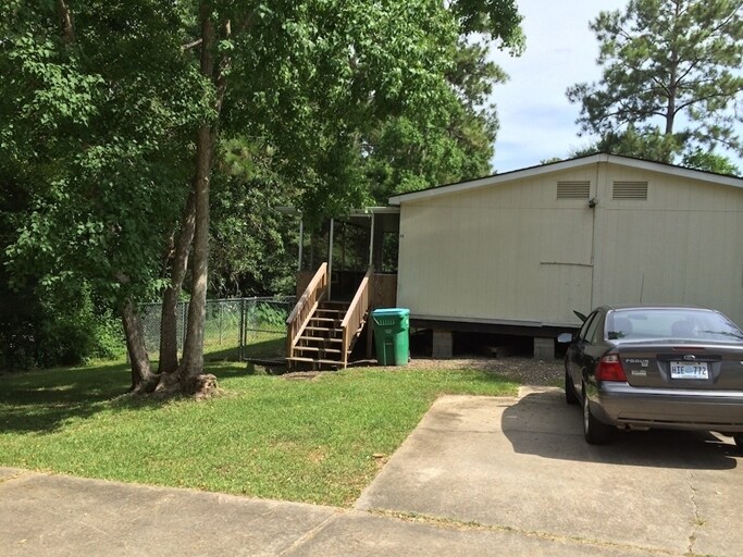 Building Photo - 14142 Lorraine Rd