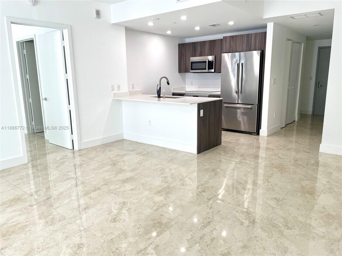 Foto principal - 488 NE 18th St