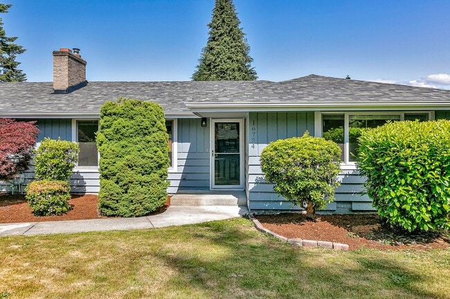 Foto del edificio - Freshly Remodeled Burien Rambler