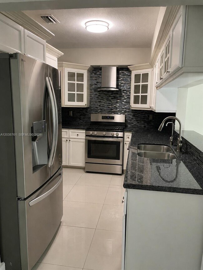 Foto del edificio - 6129 SW 28th St