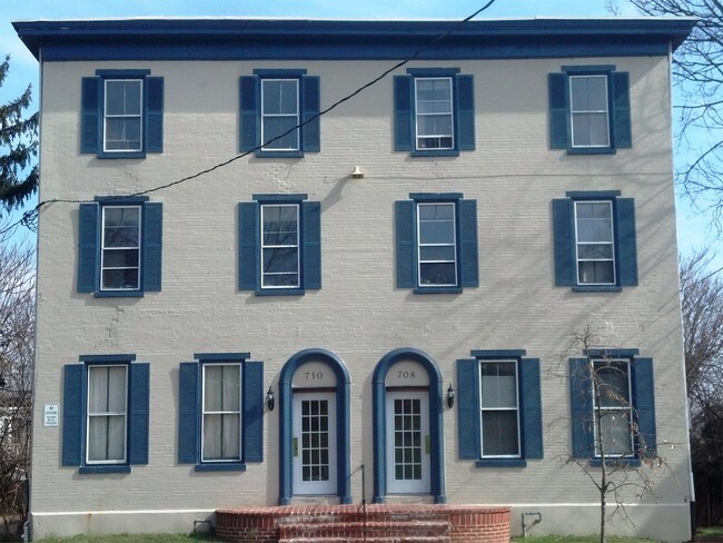 Building Photo - 708 N Franklin St