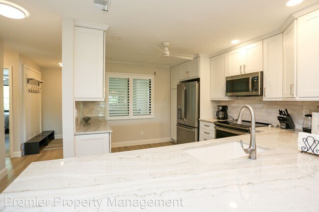 Foto del edificio - 3 br, 2 bath House - 5733 Deauville Circle...