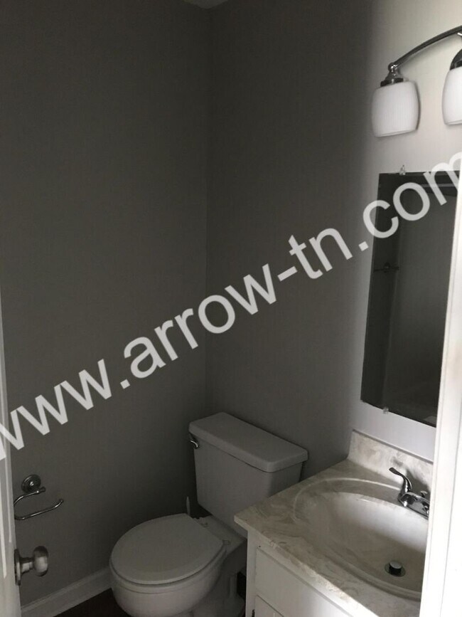 Building Photo - Great 2 Bed Townhome with 2.5 Baths and a Fenced Backyard!