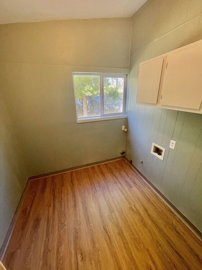 Foto del edificio - 3 bedroom 2 bathroom house