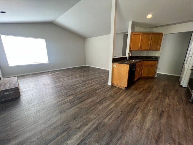 Building Photo - **Charming Midtown Single-Level Home on a ...